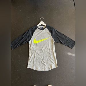 Nike 3/4 sleeve shirt